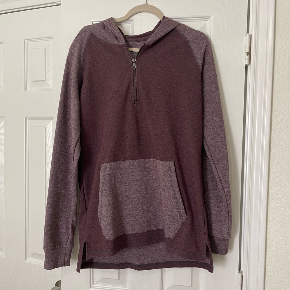 Buckle Maroon Men’s Hoodie. Size Large.